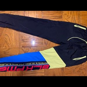 New pants, with tag on them, never worn.